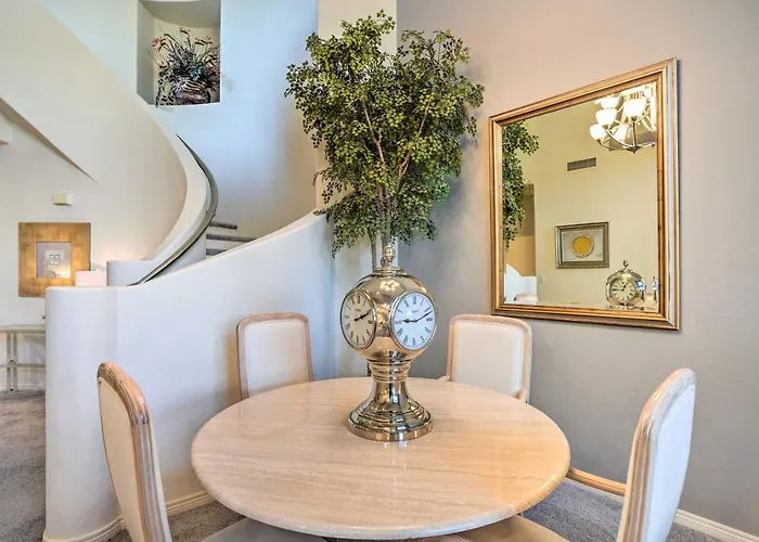 Shop & Golf: Family W/ Pool Access Holiday home