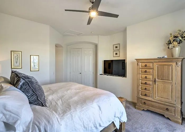 Shop & Golf: Family W/ Pool Access Holiday home *