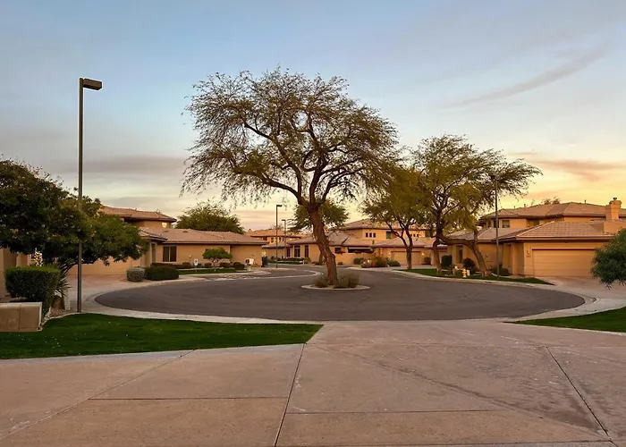 Shop & Golf: Family W/ Pool Access * Scottsdale
